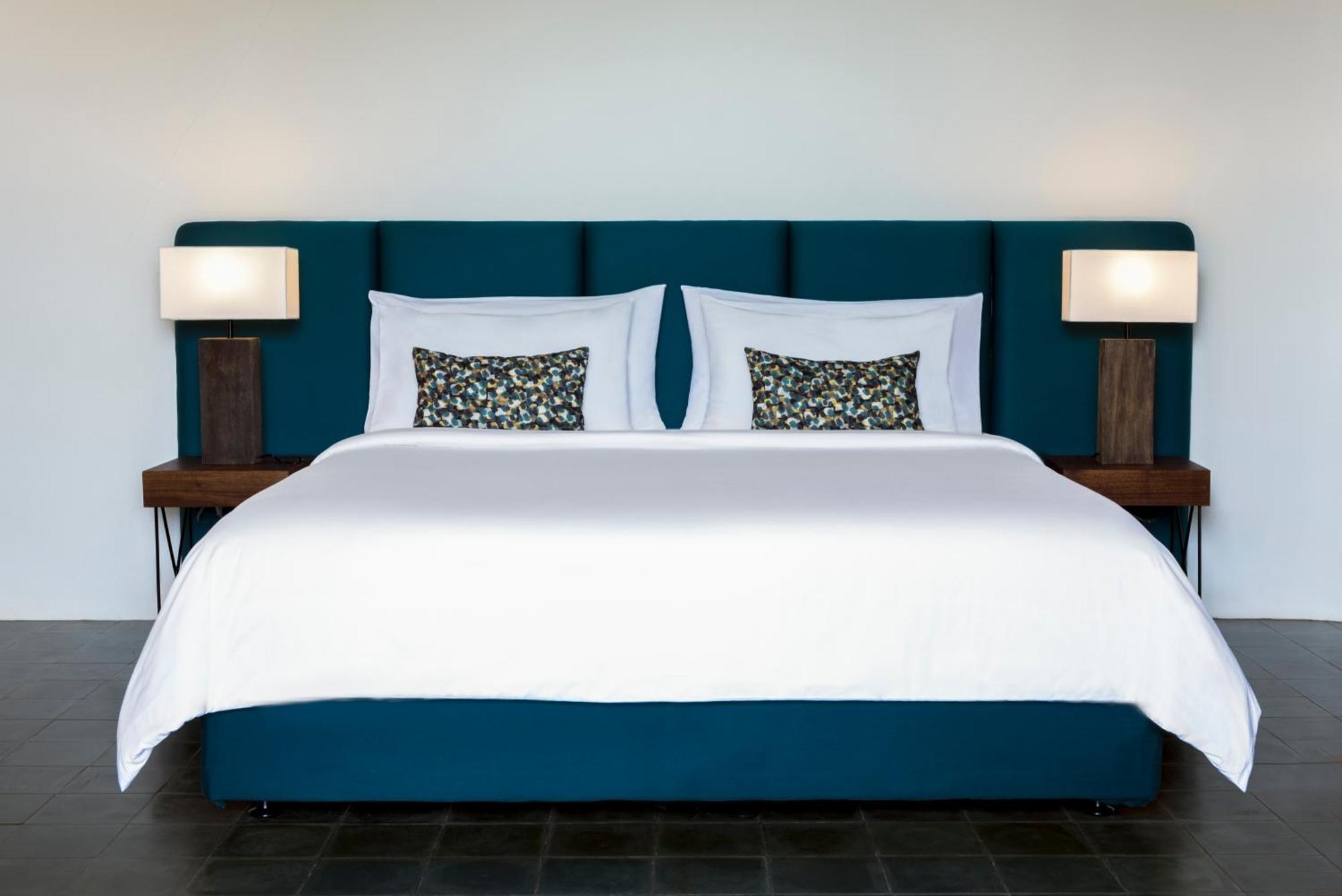 โรงแรม โรงแรมวิโรท นิววิง 5*