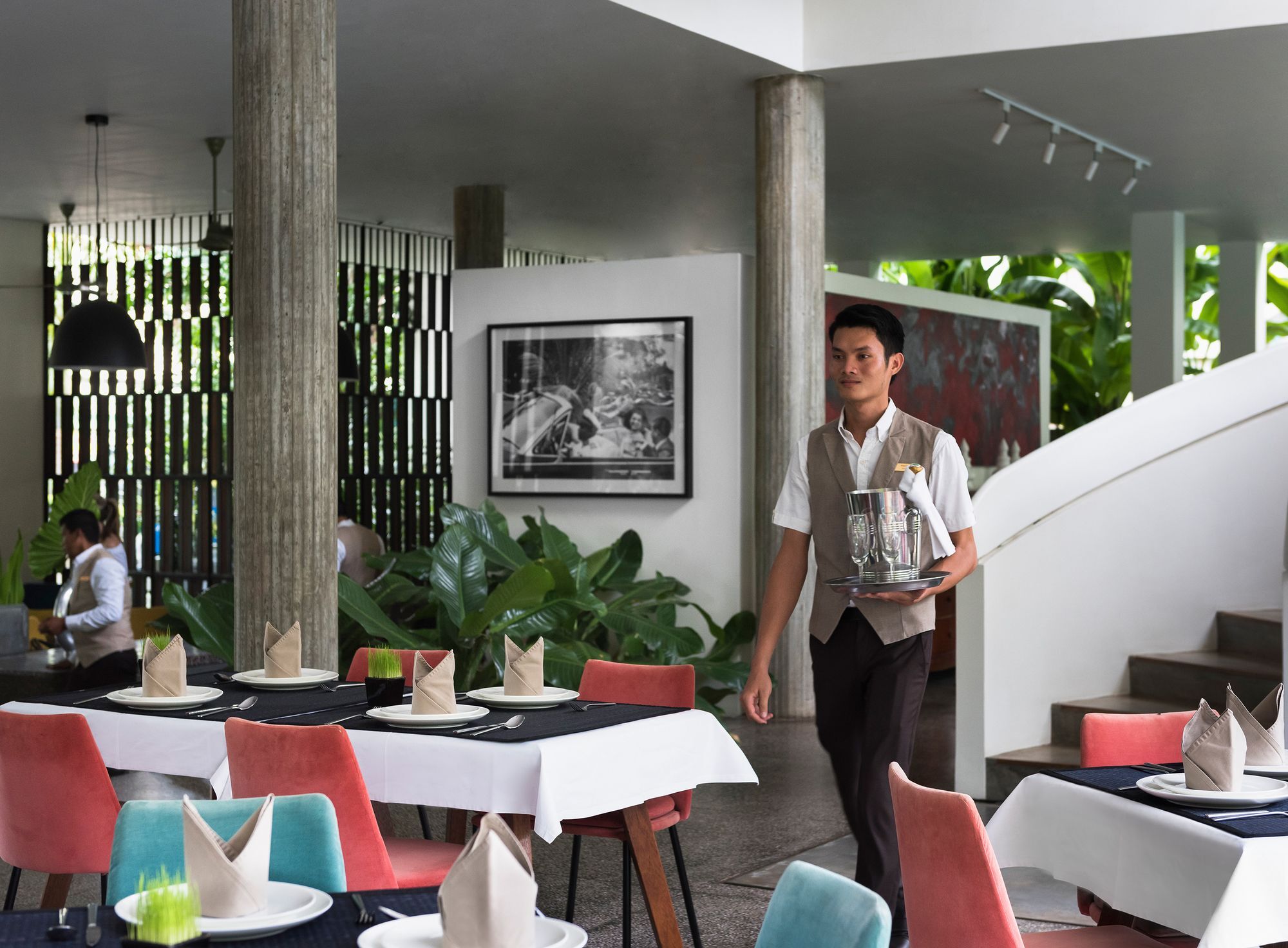 โรงแรม โรงแรมวิโรท นิววิง 5*
